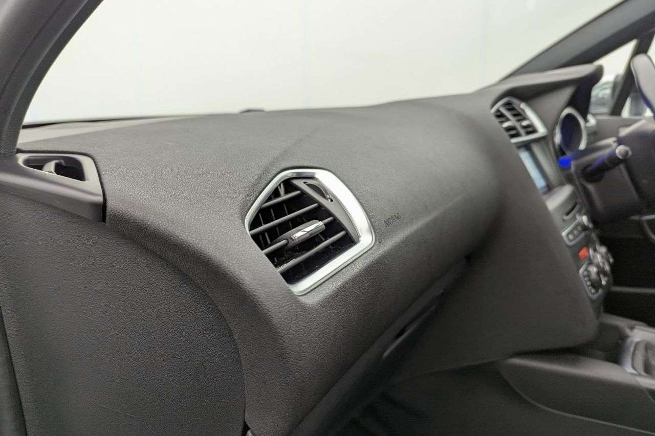 2017 DS AUTOMOBILES DS 4 2017 DS AUTOMOBILES DS 4