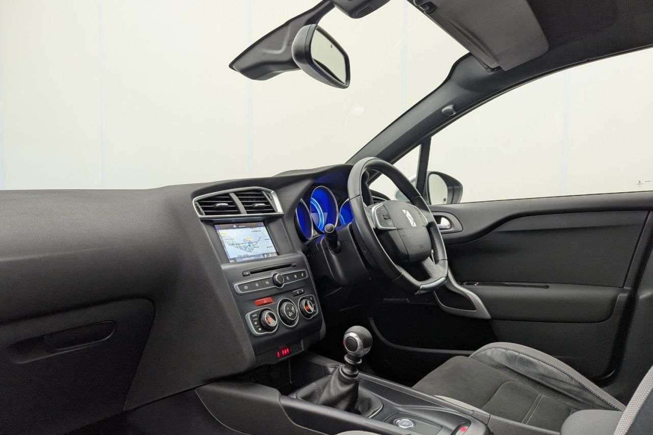 2017 DS AUTOMOBILES DS 4 2017 DS AUTOMOBILES DS 4