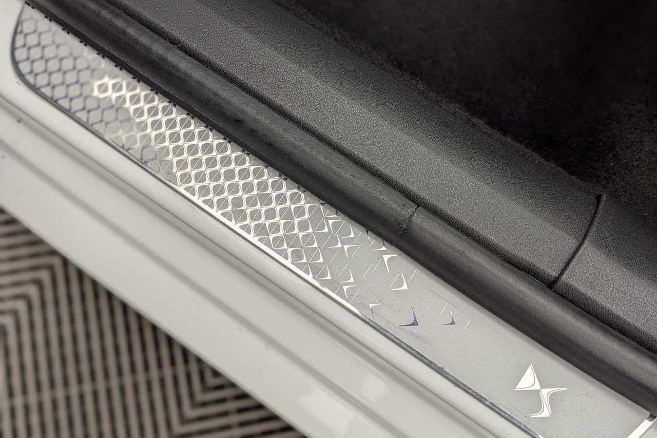 2017 DS AUTOMOBILES DS 4 2017 DS AUTOMOBILES DS 4