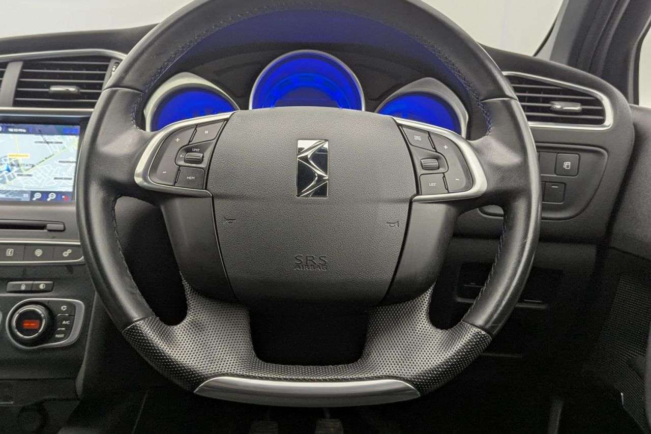 2017 DS AUTOMOBILES DS 4 2017 DS AUTOMOBILES DS 4