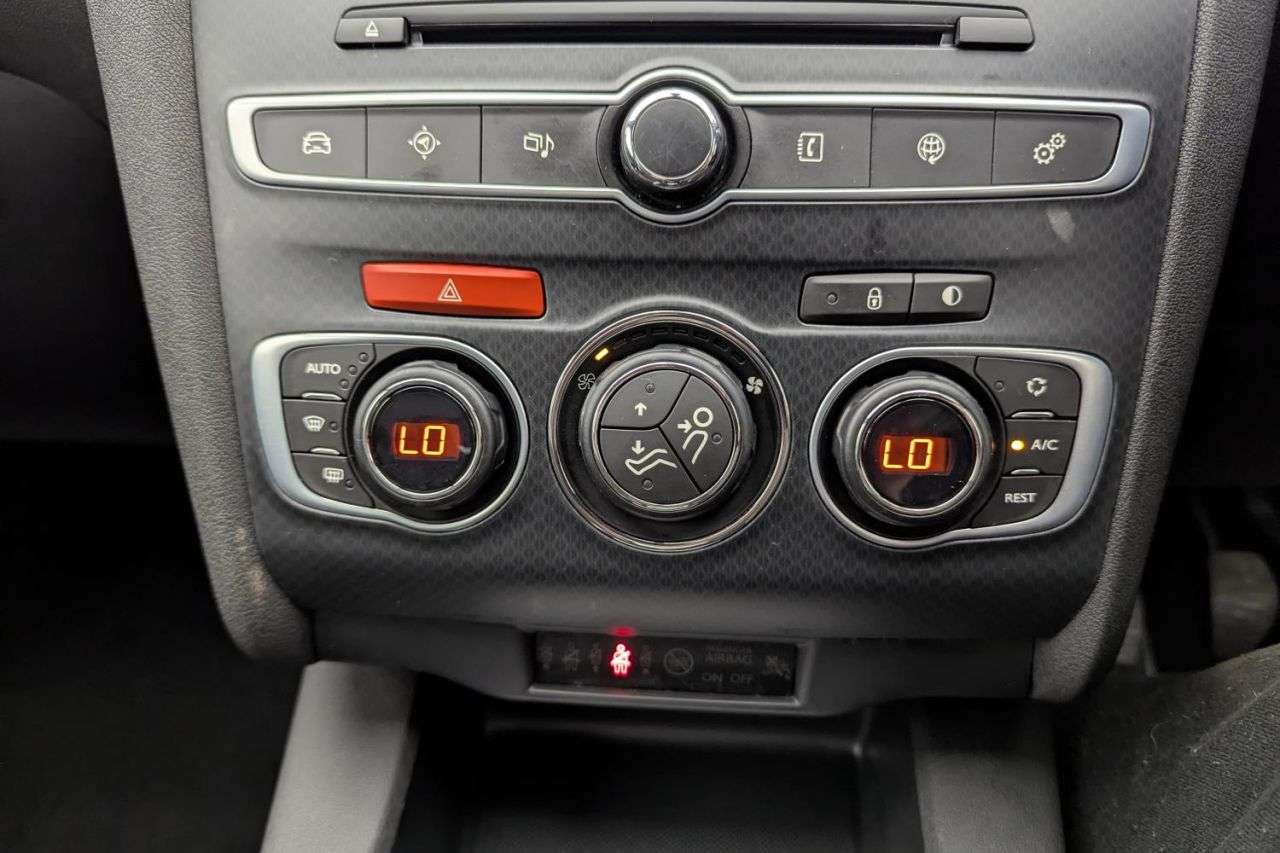 2017 DS AUTOMOBILES DS 4 2017 DS AUTOMOBILES DS 4