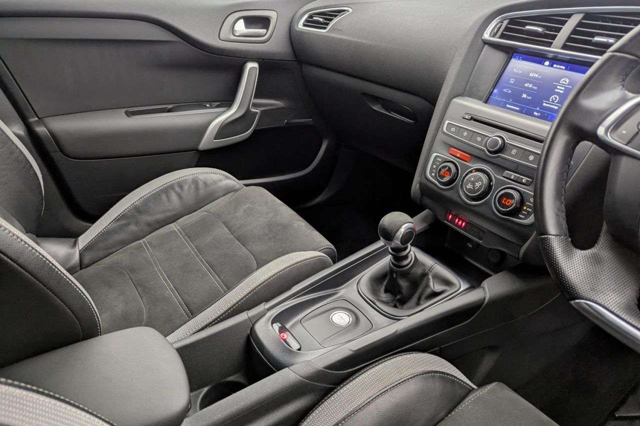 2017 DS AUTOMOBILES DS 4 2017 DS AUTOMOBILES DS 4