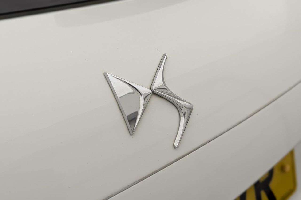 2017 DS AUTOMOBILES DS 4 2017 DS AUTOMOBILES DS 4