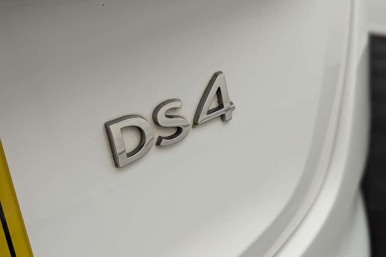 2017 DS AUTOMOBILES DS 4 2017 DS AUTOMOBILES DS 4