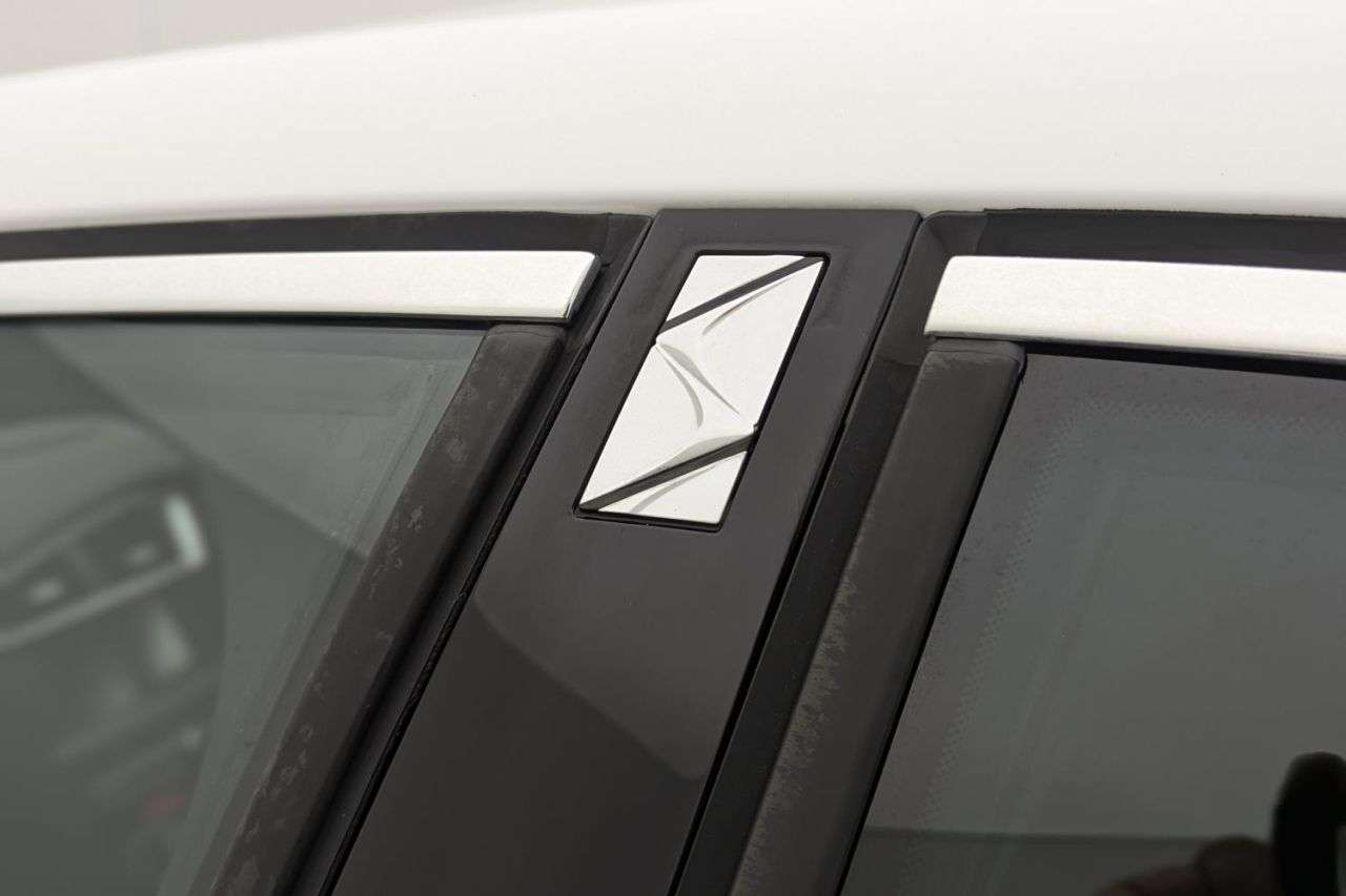 2017 DS AUTOMOBILES DS 4 2017 DS AUTOMOBILES DS 4