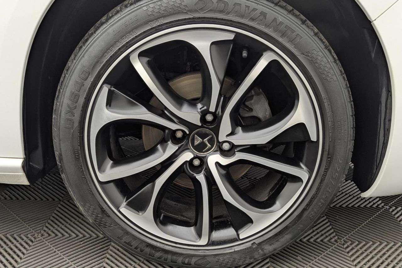 2017 DS AUTOMOBILES DS 4 2017 DS AUTOMOBILES DS 4