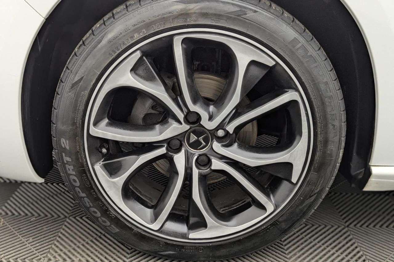 2017 DS AUTOMOBILES DS 4 2017 DS AUTOMOBILES DS 4