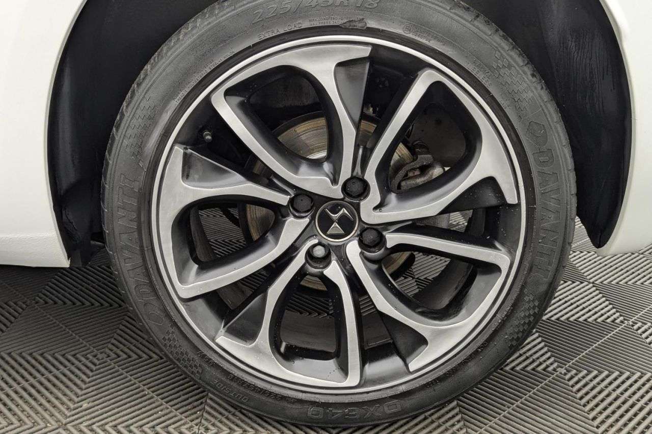 2017 DS AUTOMOBILES DS 4 2017 DS AUTOMOBILES DS 4