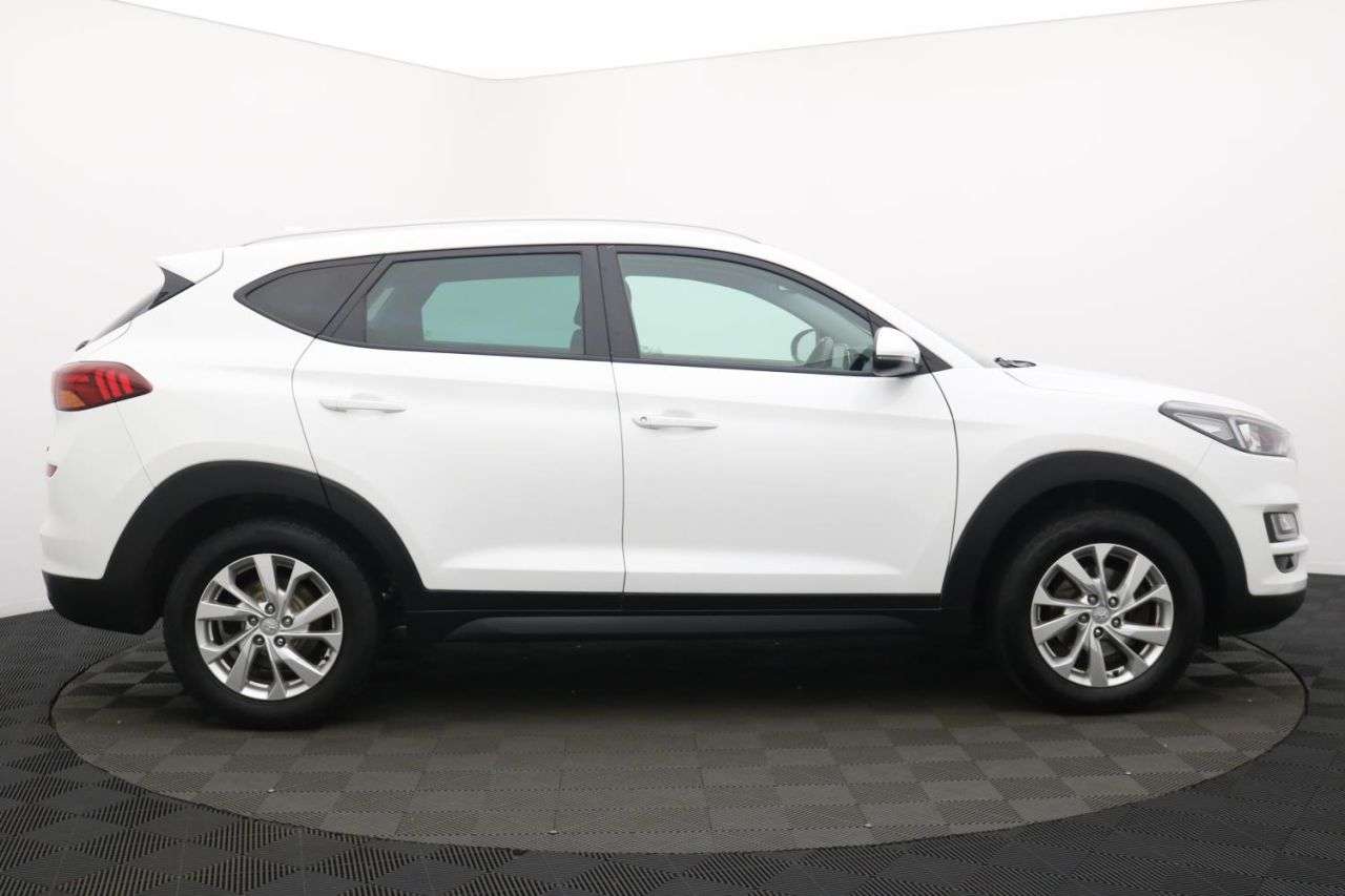 A 2018 HYUNDAI TUCSON 1.6 GDi SE Nav SUV 5dr Petrol Manual Euro 6 (s/s) (132 ps) Award Winning 5 A 2018 HYUNDAI TUCSON 1.6 GDi SE Nav SUV 5dr Petrol Manual Euro 6 (s/s) (132 ps) Award Winning 5