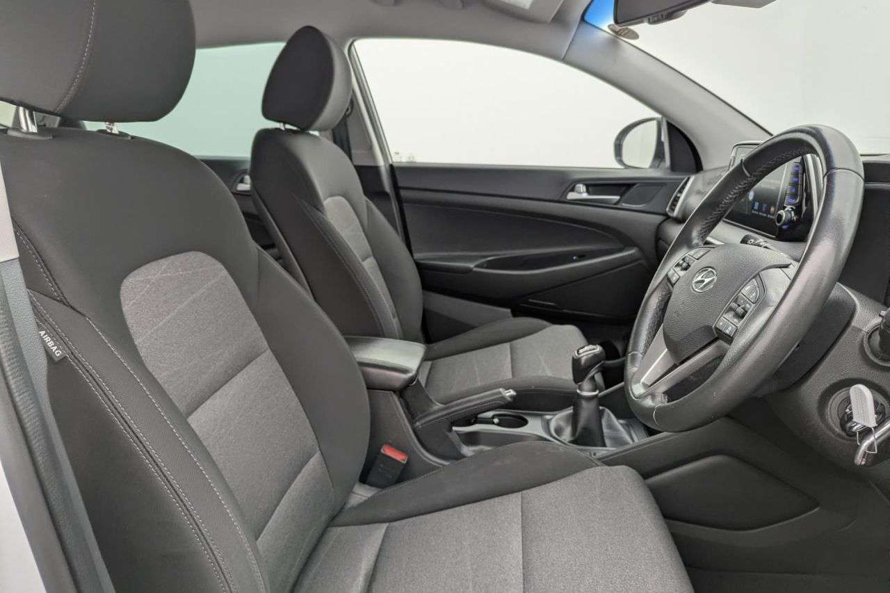 A 2018 HYUNDAI TUCSON 1.6 GDi SE Nav SUV 5dr Petrol Manual Euro 6 (s/s) (132 ps) Award Winning 5 A 2018 HYUNDAI TUCSON 1.6 GDi SE Nav SUV 5dr Petrol Manual Euro 6 (s/s) (132 ps) Award Winning 5