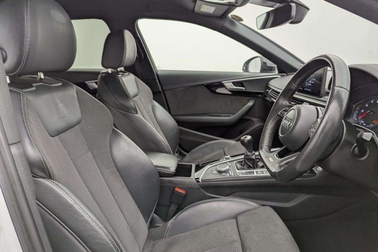 A 2019 AUDI A4 2.0 TFSI 35 Black Edition Saloon 4dr Petrol Manual Euro 6 (s/s) (150 ps) Aw A 2019 AUDI A4 2.0 TFSI 35 Black Edition Saloon 4dr Petrol Manual Euro 6 (s/s) (150 ps) Aw