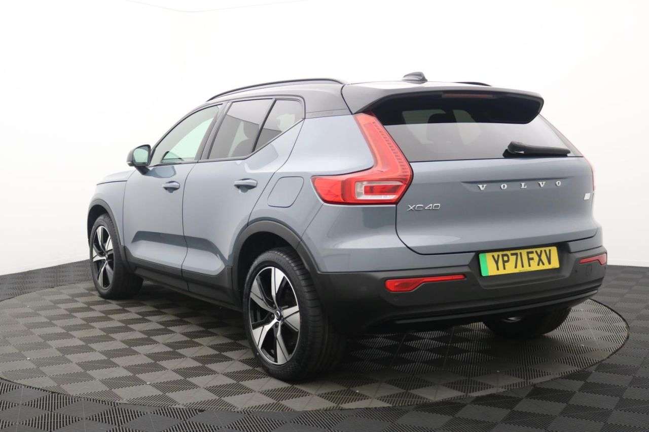 2021 VOLVO XC40 2021 VOLVO XC40
