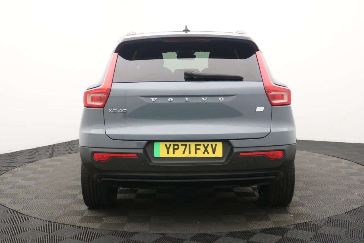 2021 VOLVO XC40 2021 VOLVO XC40