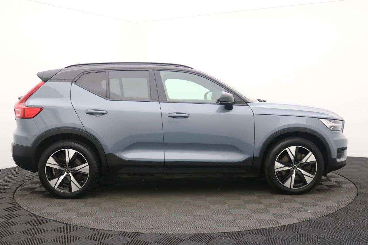 2021 VOLVO XC40 2021 VOLVO XC40