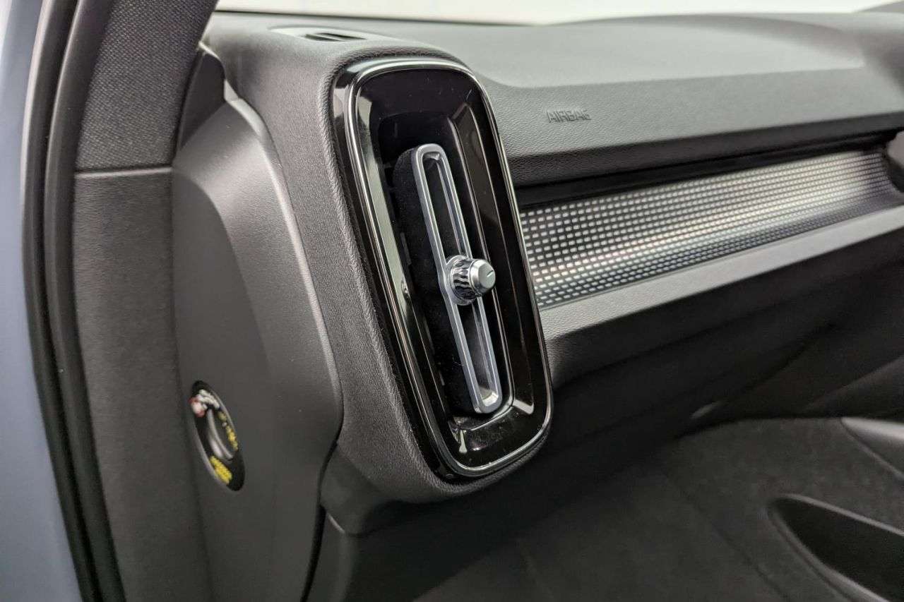 2021 VOLVO XC40 2021 VOLVO XC40