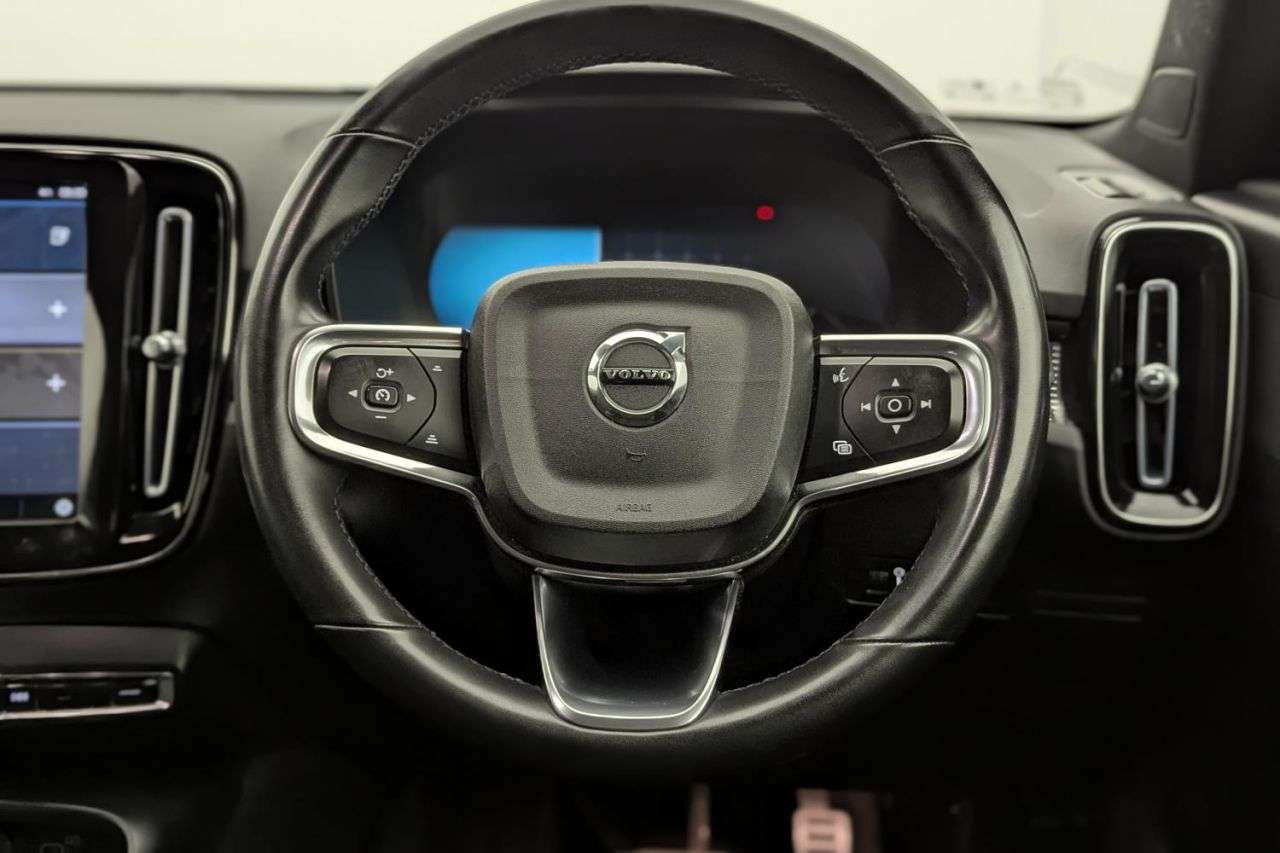 2021 VOLVO XC40 2021 VOLVO XC40