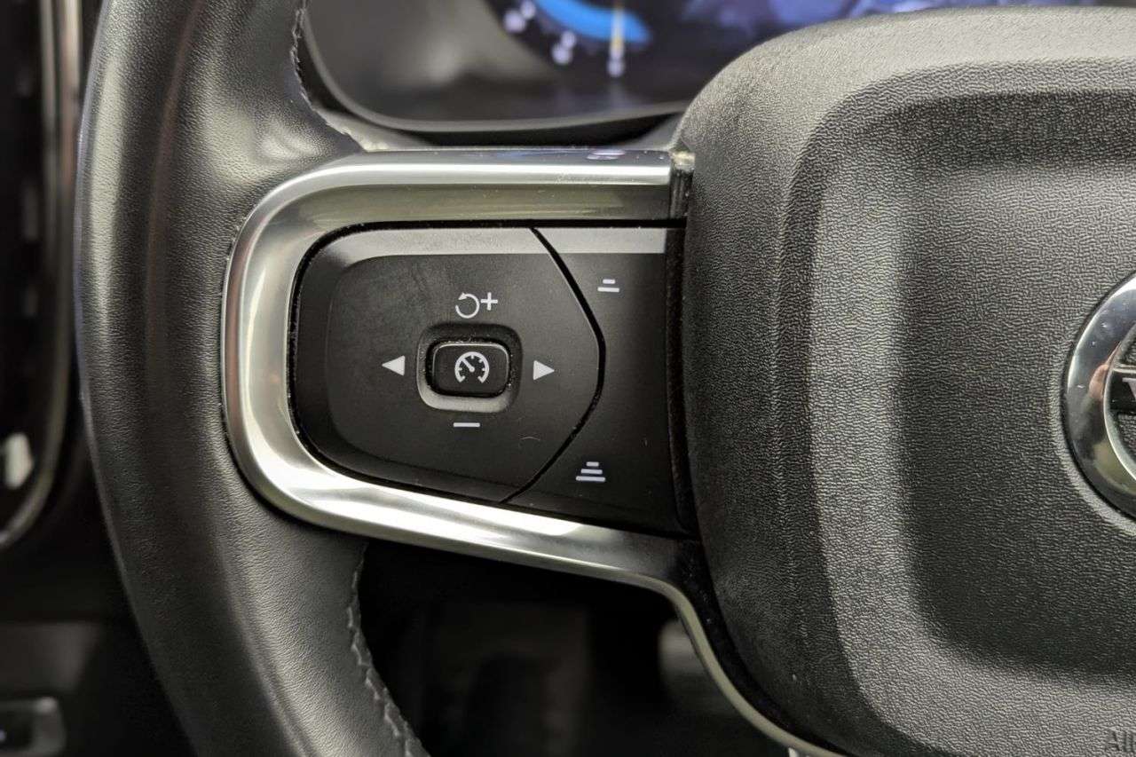 2021 VOLVO XC40 2021 VOLVO XC40