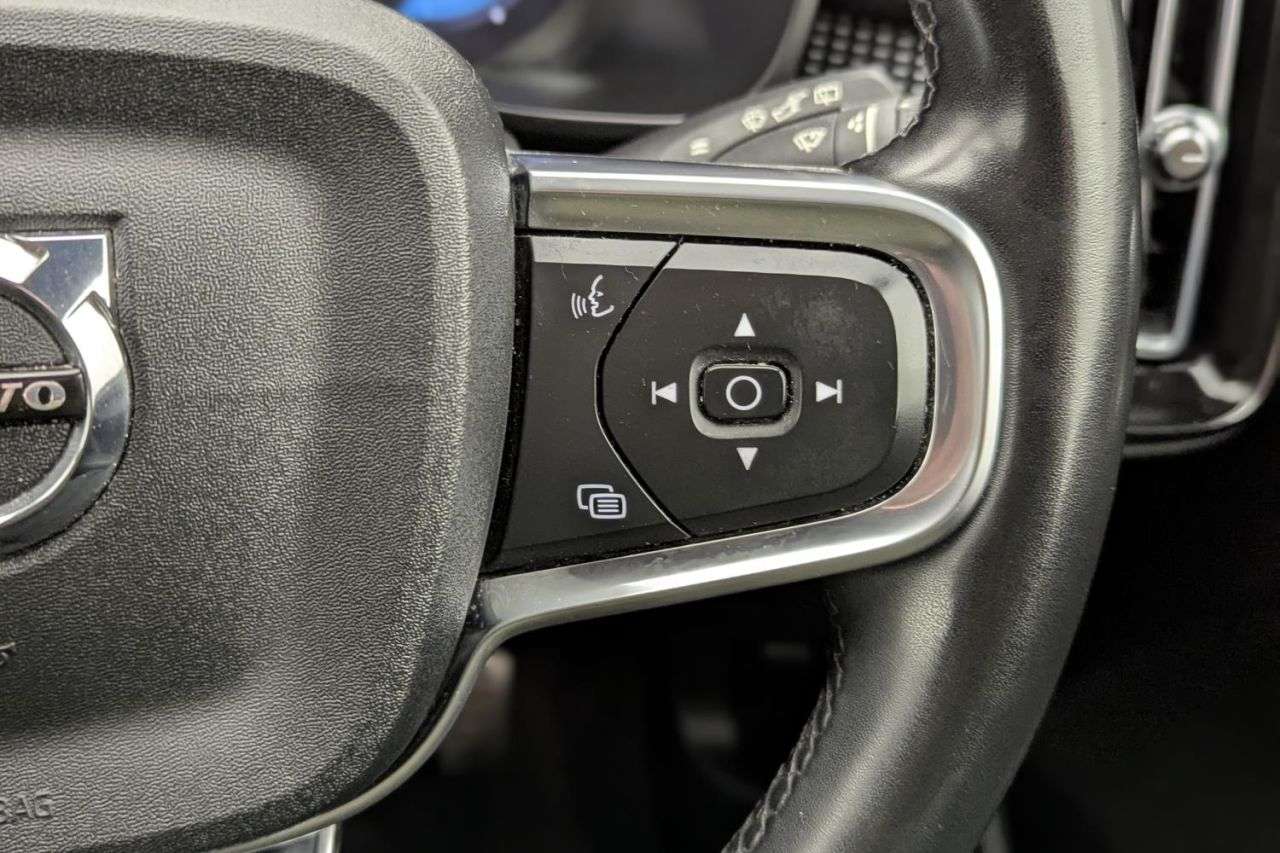 2021 VOLVO XC40 2021 VOLVO XC40