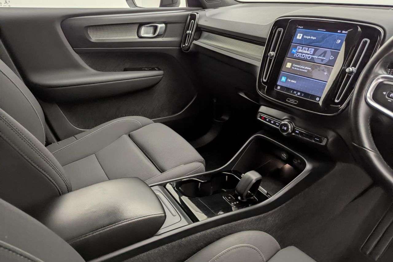 2021 VOLVO XC40 2021 VOLVO XC40