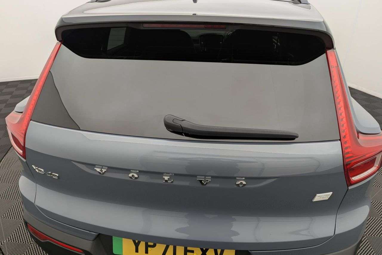 2021 VOLVO XC40 2021 VOLVO XC40