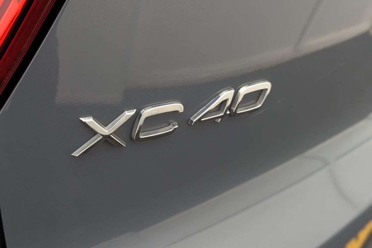 2021 VOLVO XC40 2021 VOLVO XC40