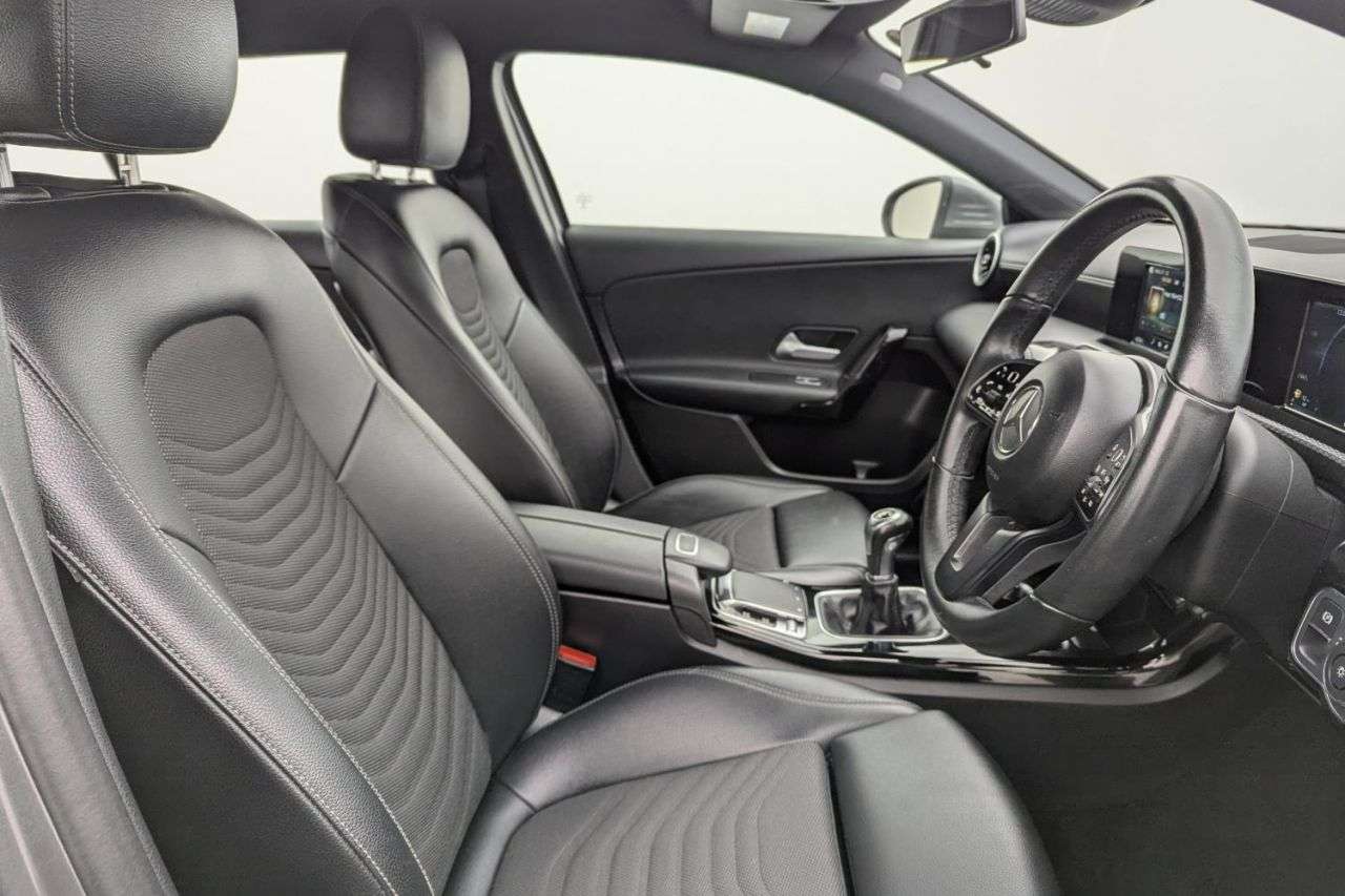 A 2019 MERCEDES-BENZ A-CLASS 1.3 A180 SE Hatchback 5dr Petrol Manual Euro 6 (s/s) (136 ps) Award Winning A 2019 MERCEDES-BENZ A-CLASS 1.3 A180 SE Hatchback 5dr Petrol Manual Euro 6 (s/s) (136 ps) Award Winning