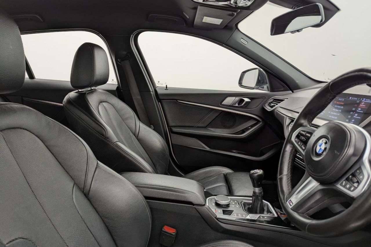 A 2021 BMW 1 SERIES 1.5 118i M Sport (LCP) Hatchback 5dr Petrol Manual Euro 6 (s/s) (136 ps) Aw A 2021 BMW 1 SERIES 1.5 118i M Sport (LCP) Hatchback 5dr Petrol Manual Euro 6 (s/s) (136 ps) Aw