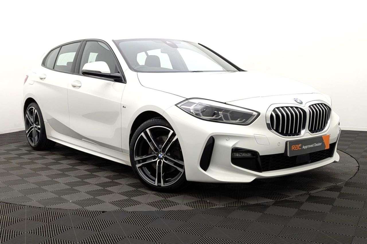 A 2021 BMW 1 SERIES 1.5 118i M Sport (LCP) Hatchback 5dr Petrol Manual Euro 6 (s/s) (136 ps) Aw A 2021 BMW 1 SERIES 1.5 118i M Sport (LCP) Hatchback 5dr Petrol Manual Euro 6 (s/s) (136 ps) Aw