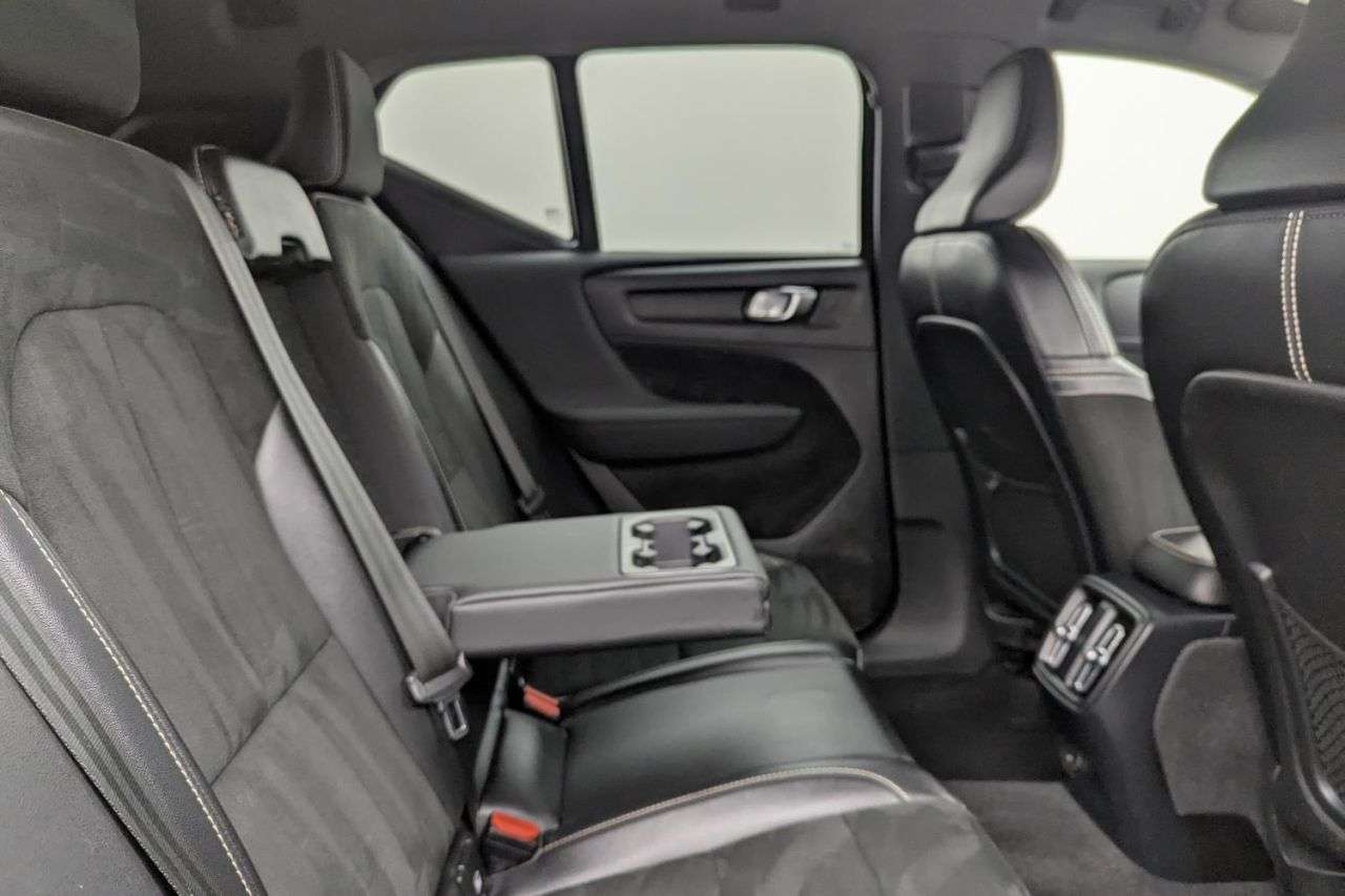 2021 VOLVO XC40 2021 VOLVO XC40