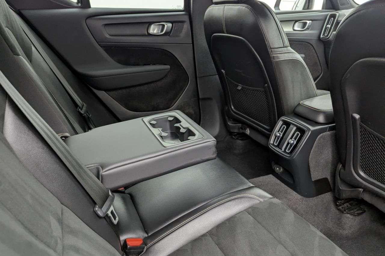 2021 VOLVO XC40 2021 VOLVO XC40