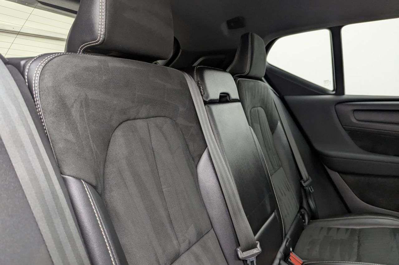 2021 VOLVO XC40 2021 VOLVO XC40