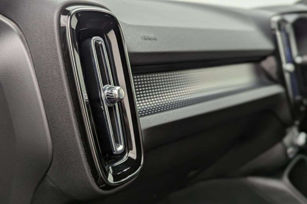 2021 VOLVO XC40 2021 VOLVO XC40