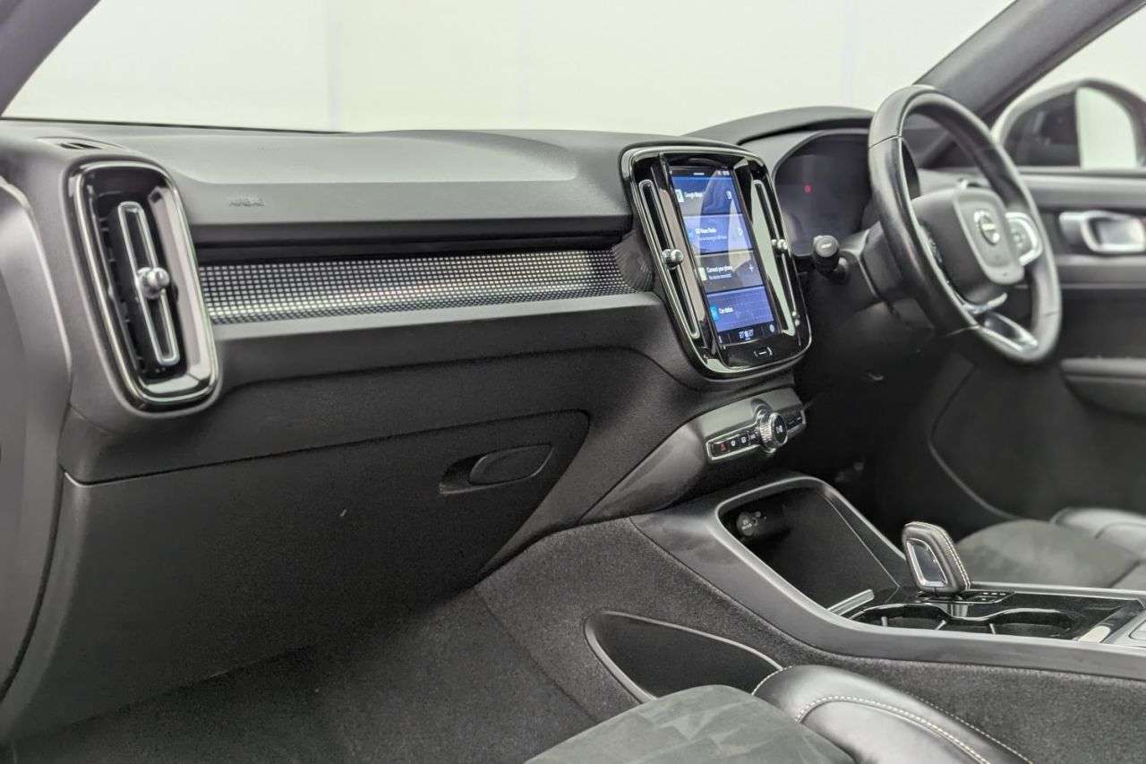 2021 VOLVO XC40 2021 VOLVO XC40