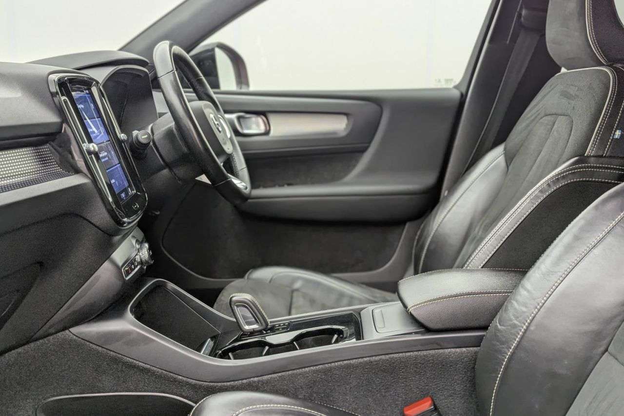 2021 VOLVO XC40 2021 VOLVO XC40