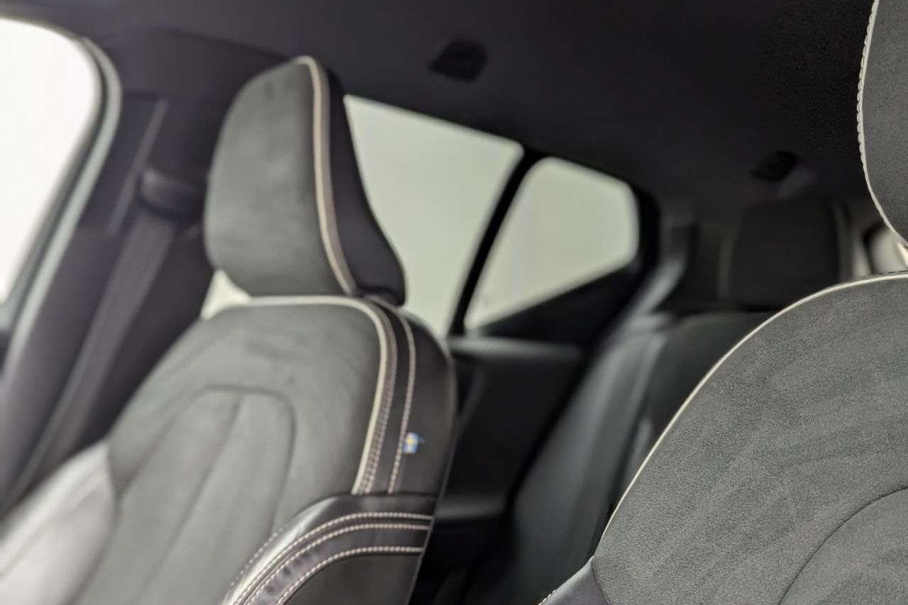 2021 VOLVO XC40 2021 VOLVO XC40