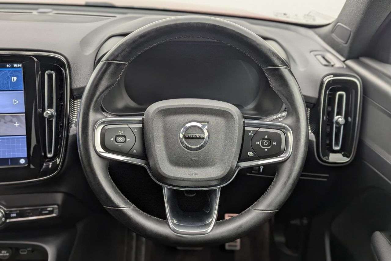 2021 VOLVO XC40 2021 VOLVO XC40