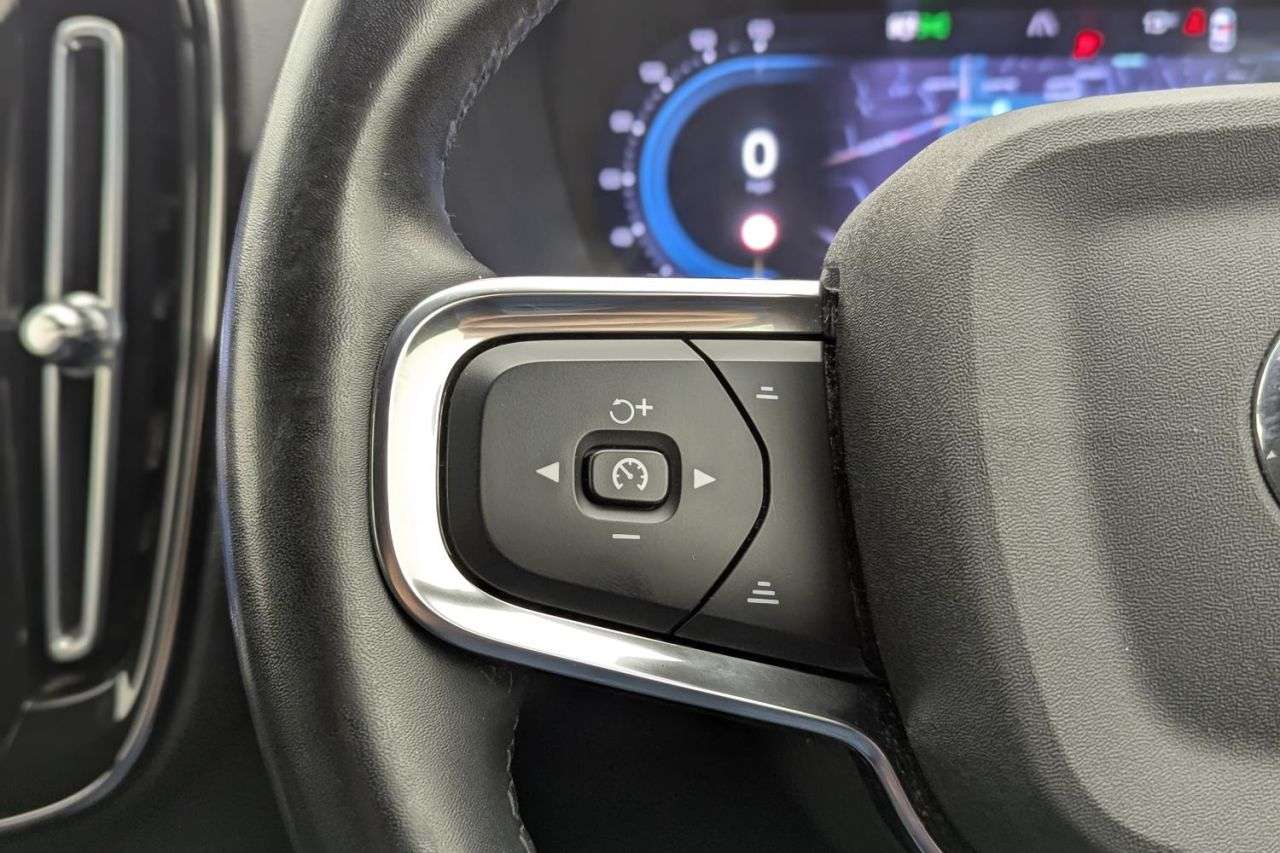 2021 VOLVO XC40 2021 VOLVO XC40