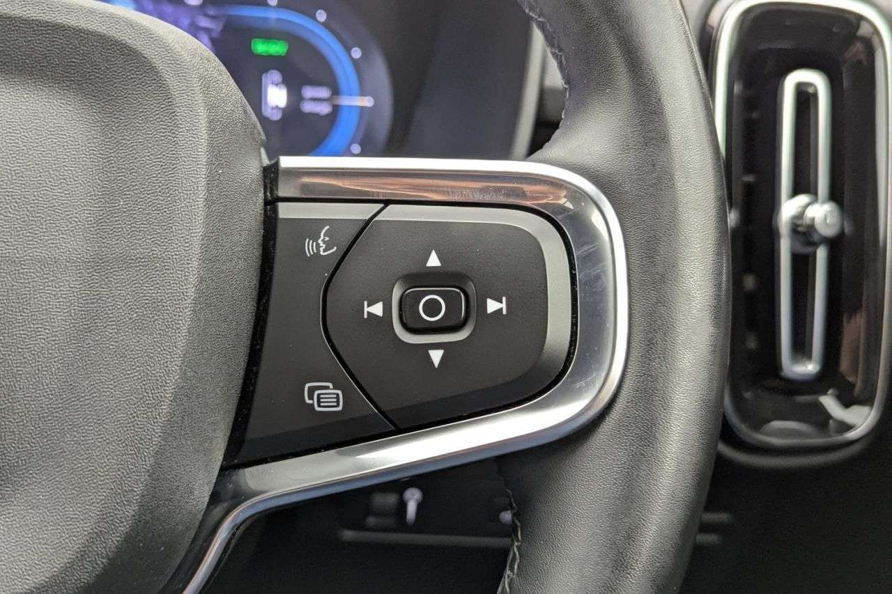 2021 VOLVO XC40 2021 VOLVO XC40