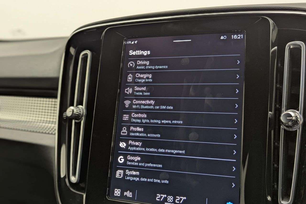 2021 VOLVO XC40 2021 VOLVO XC40