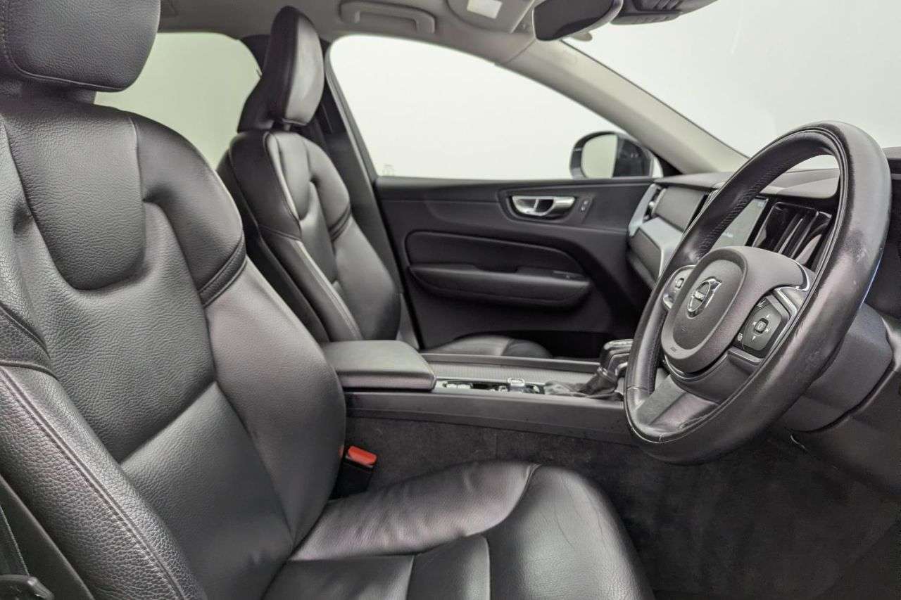 A 2019 VOLVO XC60 2.0 T4 Edition SUV 5dr Petrol Auto Euro 6 (s/s) (190 ps) Award Winning 5 St A 2019 VOLVO XC60 2.0 T4 Edition SUV 5dr Petrol Auto Euro 6 (s/s) (190 ps) Award Winning 5 St