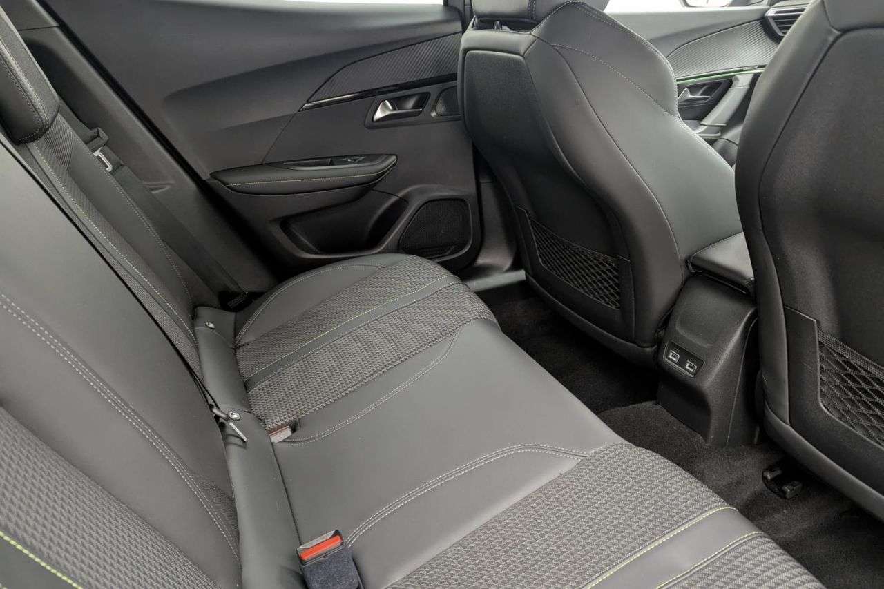 2022 PEUGEOT E-2008 2022 PEUGEOT E-2008