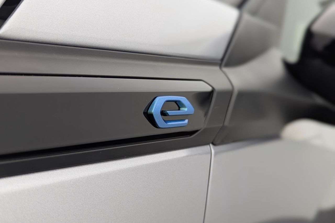 2022 PEUGEOT E-2008 2022 PEUGEOT E-2008