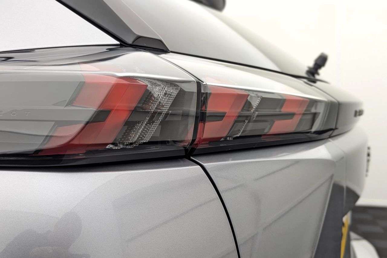 2022 PEUGEOT E-2008 2022 PEUGEOT E-2008