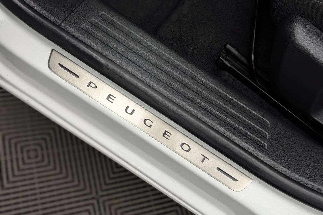 2021 PEUGEOT E-2008 2021 PEUGEOT E-2008