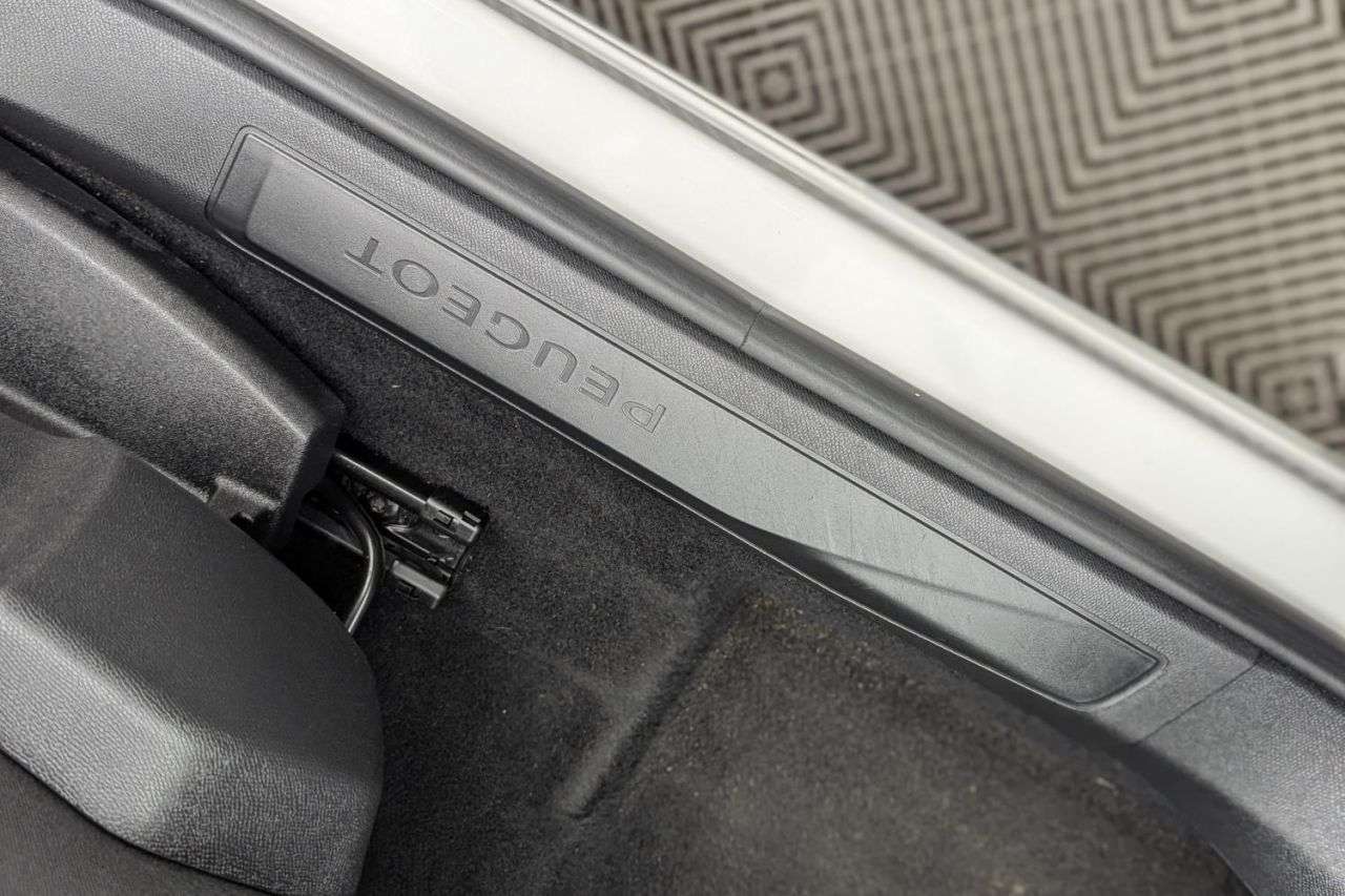 2020 PEUGEOT 5008 2020 PEUGEOT 5008