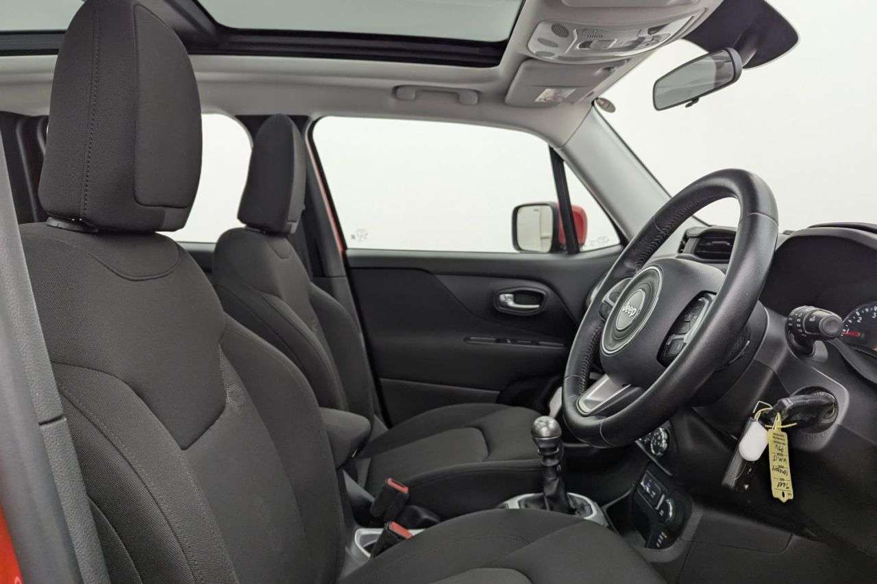 A 2015 JEEP RENEGADE 2.0 MultiJetII Longitude SUV 5dr Diesel Manual 4WD Euro 6 (s/s) (140 ps) Aw A 2015 JEEP RENEGADE 2.0 MultiJetII Longitude SUV 5dr Diesel Manual 4WD Euro 6 (s/s) (140 ps) Aw