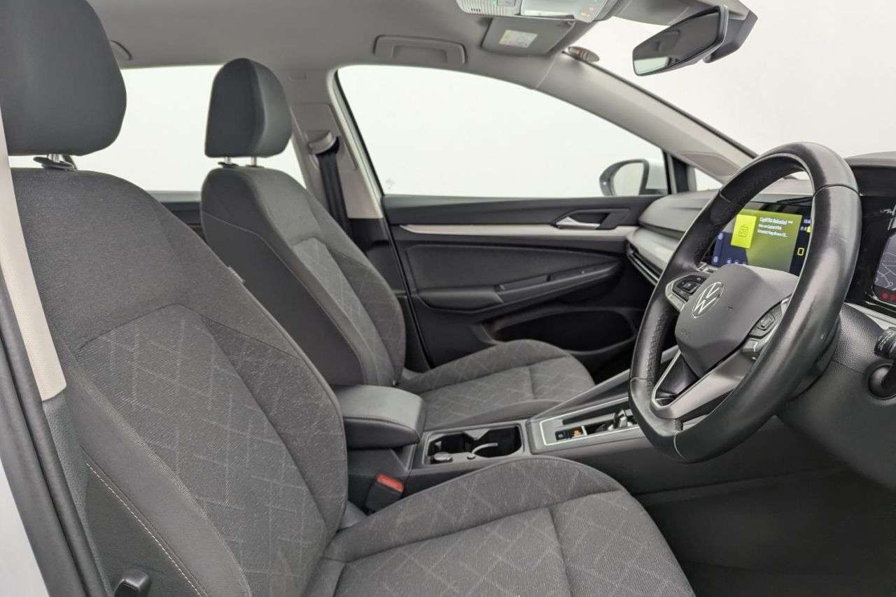 A 2023 VOLKSWAGEN GOLF 1.5 eTSI MHEV Life Estate 5dr Petrol Hybrid DSG Euro 6 (s/s) (150 ps) Award A 2023 VOLKSWAGEN GOLF 1.5 eTSI MHEV Life Estate 5dr Petrol Hybrid DSG Euro 6 (s/s) (150 ps) Award