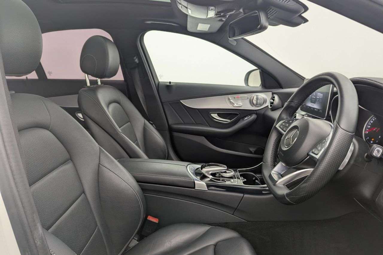 A 2014 MERCEDES-BENZ C-CLASS 2.1 C250 BlueTEC AMG Line Saloon 4dr Diesel G-Tronic+ Euro 6 (s/s) (204 ps) A 2014 MERCEDES-BENZ C-CLASS 2.1 C250 BlueTEC AMG Line Saloon 4dr Diesel G-Tronic+ Euro 6 (s/s) (204 ps)