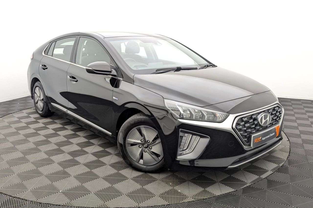 A 2020 HYUNDAI IONIQ 1.6 h-GDi Premium Hatchback 5dr Petrol Hybrid DCT Euro 6 (s/s) (141 ps) Awa A 2020 HYUNDAI IONIQ 1.6 h-GDi Premium Hatchback 5dr Petrol Hybrid DCT Euro 6 (s/s) (141 ps) Awa