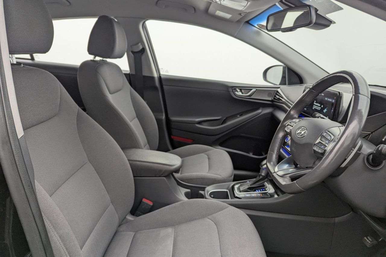 A 2020 HYUNDAI IONIQ 1.6 h-GDi Premium Hatchback 5dr Petrol Hybrid DCT Euro 6 (s/s) (141 ps) Awa A 2020 HYUNDAI IONIQ 1.6 h-GDi Premium Hatchback 5dr Petrol Hybrid DCT Euro 6 (s/s) (141 ps) Awa
